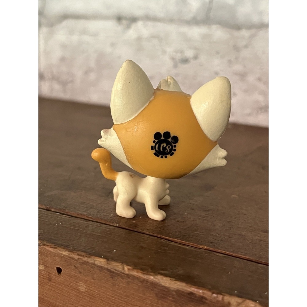 Littlest Pet Shop LPS #67 Felena Pawpaw Cat Cream Yellow Blue Eyes - Picture 3 of 5